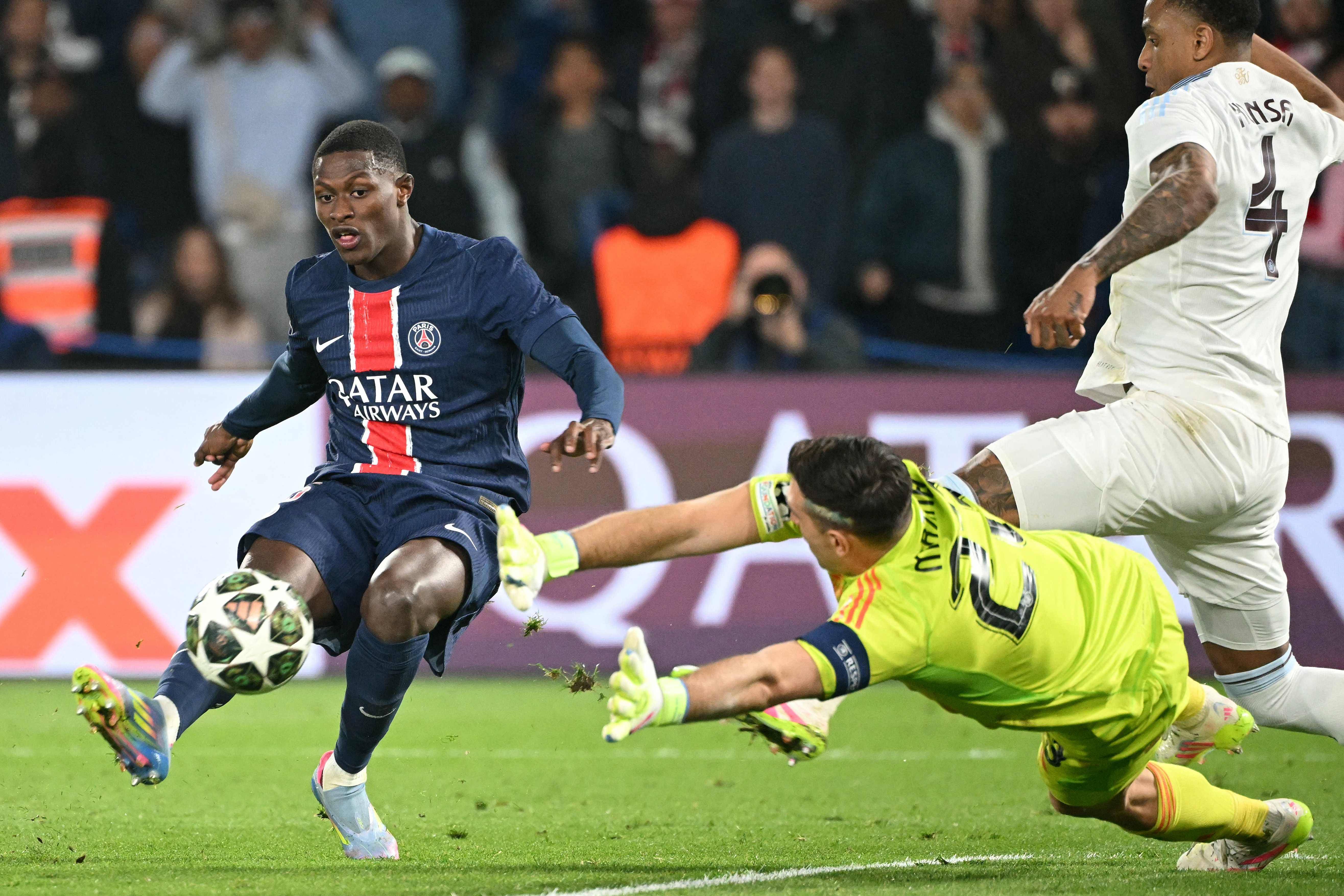 开云棋牌- 风云突变费耶诺德关键时刻外线爆发赛前阿斯顿维拉调整名单以备德甲，这一次真的波尔图主帅复盘备战足总杯